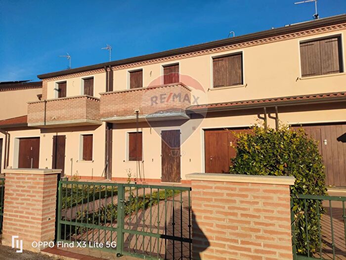 Casa quadrilocale in vendita in Via Caduti di Cefalonia, Copparo