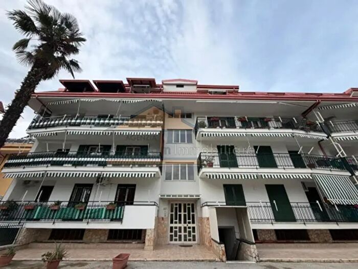 Appartamento trilocale in vendita in Via Maggio, Giugliano In Campania