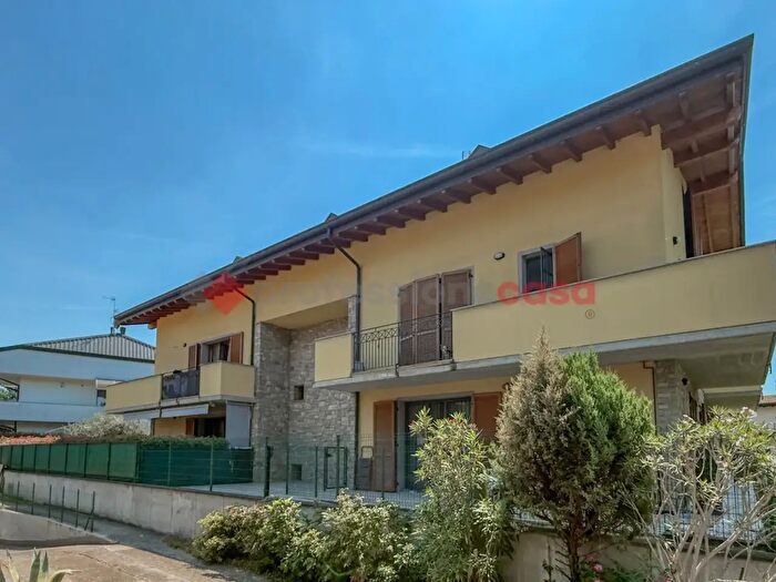 Appartamento bilocale in vendita in Via Risorgimento, Masate