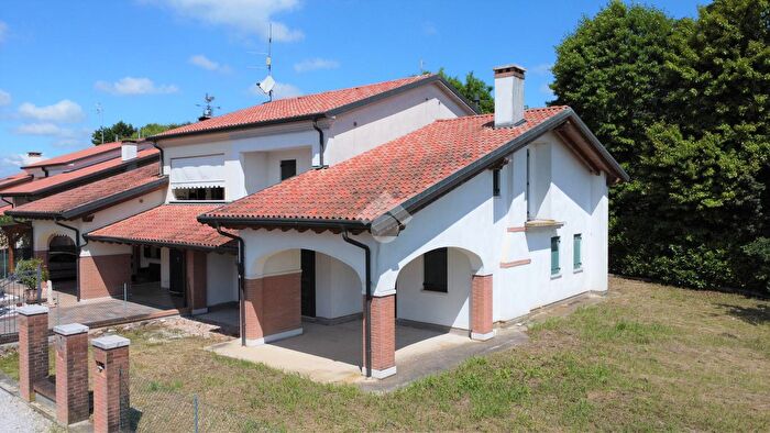 Casa quadrilocale in vendita in Via Volpine, Piombino Dese