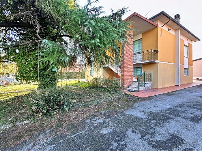 Casa con 5 locali in vendita in Via Alberto Profeti, Cascina