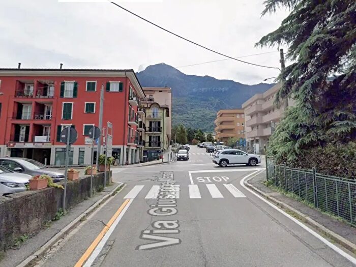 Appartamento bilocale in affitto in Piazza Giuseppe Garibaldi, Colico