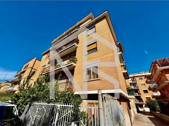 Appartamento trilocale in vendita in Via dei Canarini b, Roma
