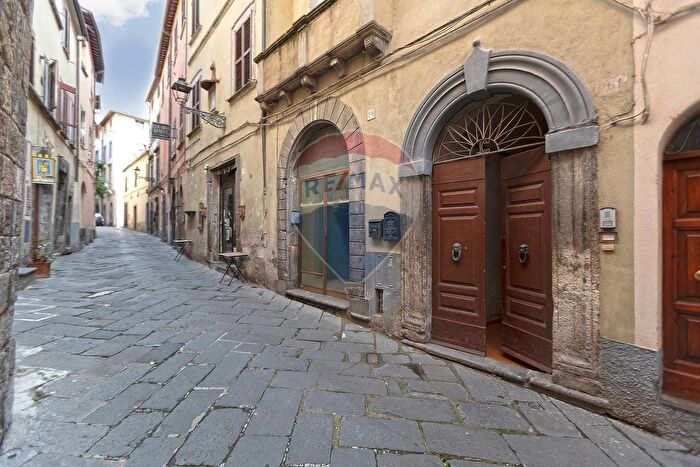 Appartamento trilocale in vendita in Corso Cavour, Bolsena