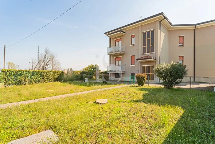 Casa con 6 locali in vendita in Via Adda, Monza