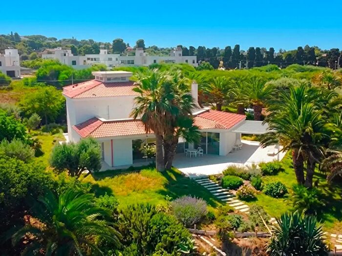 Casa con 15 locali in vendita in Via La Maddalena, Siracusa