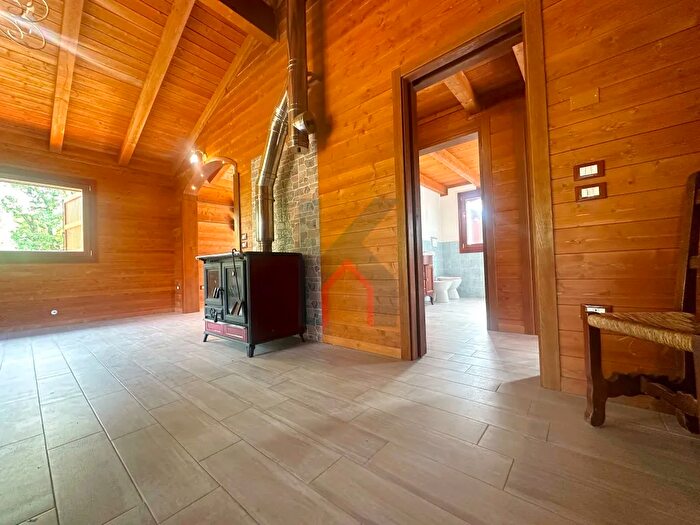 Casa con 9 locali in vendita in Via Monteluccio di Sopra, Predappio