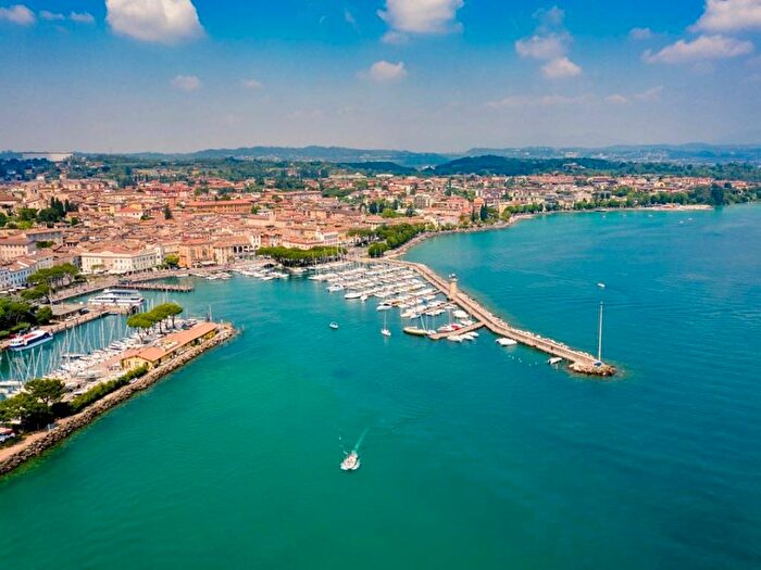 Appartamento quadrilocale in vendita in Via Annunciata, Centro Storico, Desenzano del Garda