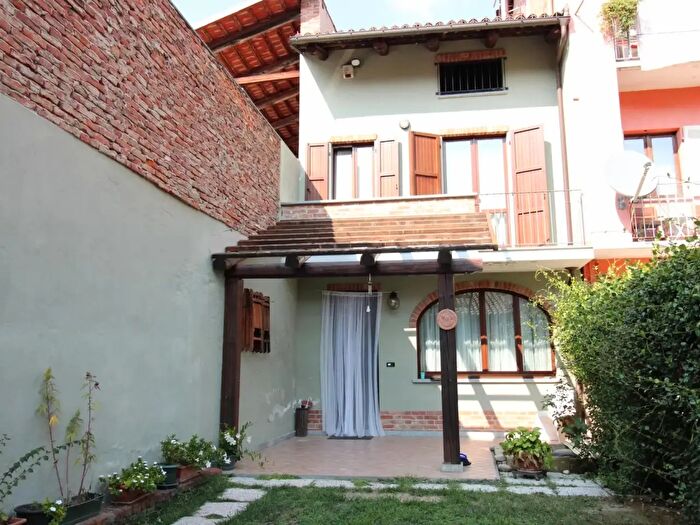 Casa con 5 locali in vendita in Via Torino, Canale