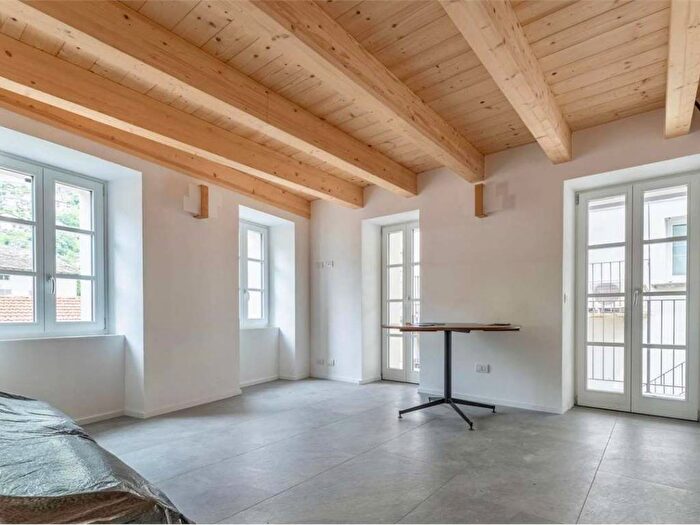 Appartamento trilocale in affitto in Via Chiarelli, Centro, Chiavenna