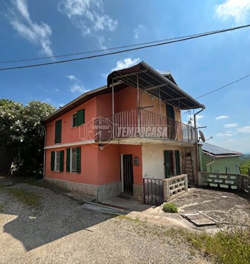 Casa trilocale in vendita in Valenza