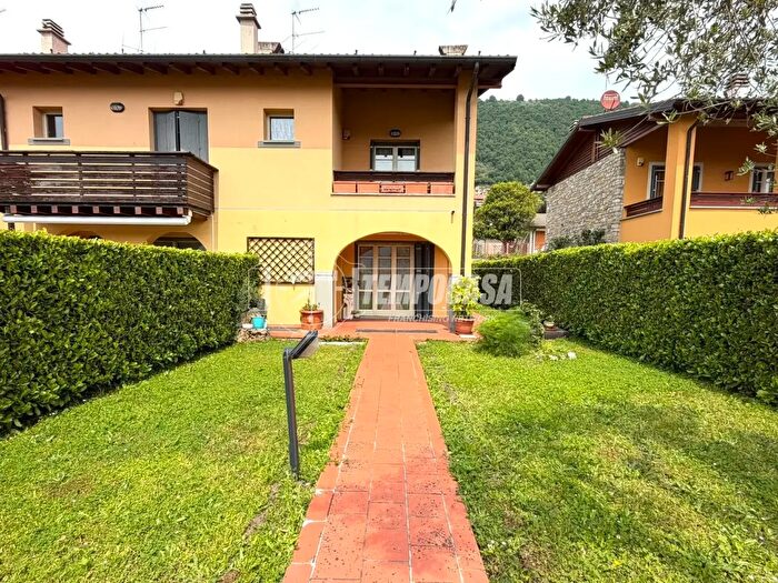 Casa quadrilocale in vendita in Via Vittorio Veneto, Sarnico