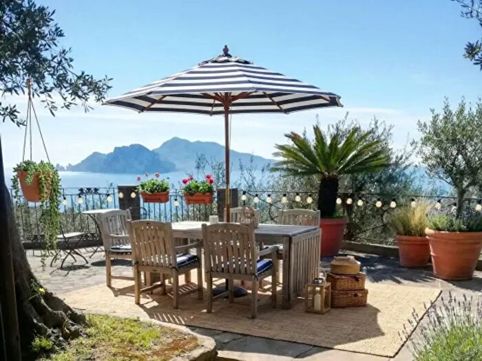 Casa con 6 locali in vendita in Massa Lubrense