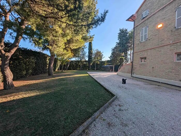 Casa con 5 locali in vendita in Contrada Piane Chienti, Civitanova Marche