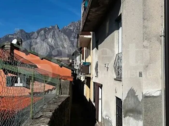 Appartamento bilocale in vendita in Via per Erna, Lecco