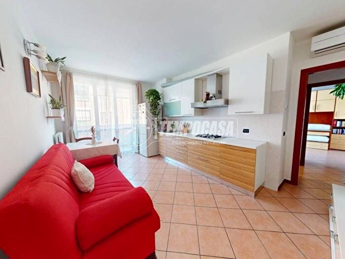 Appartamento bilocale in vendita in Via SANTA CHIARA, Cesano Maderno