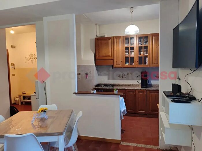 Appartamento trilocale in vendita in Via Cava Gramolazzo, Minucciano