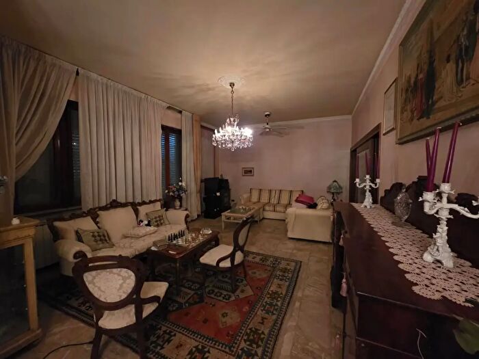 Casa con 8 locali in vendita in Fucecchio