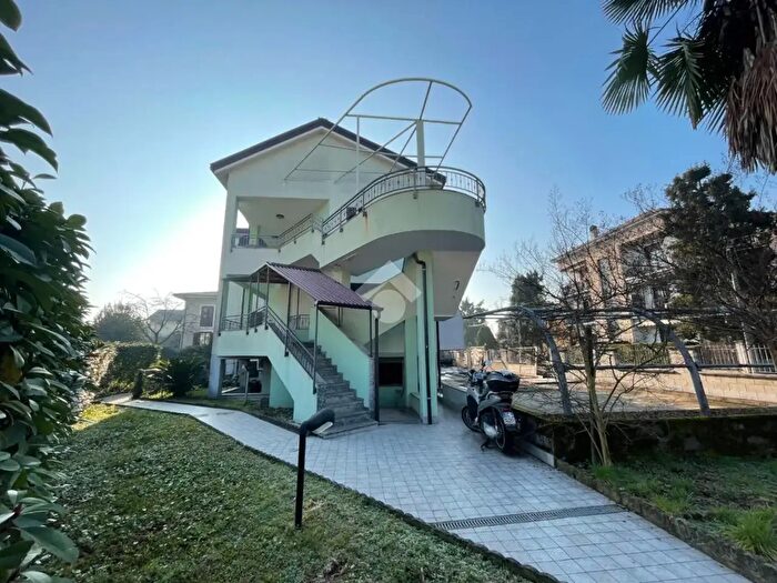 Appartamento bilocale in vendita in Via Monte Barro, Monza