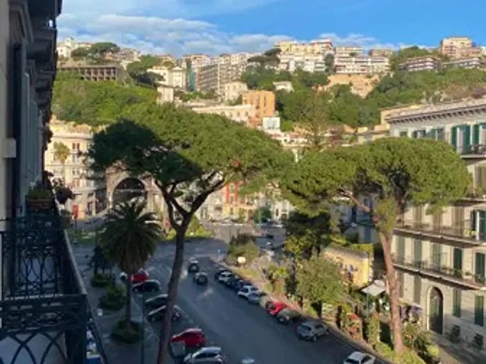 Appartamento con 6 locali in affitto in Viale Antonio Gramsci, Napoli