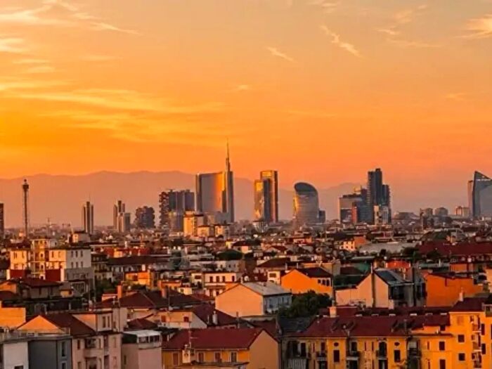 Appartamento trilocale in vendita in Via Savona, Milano
