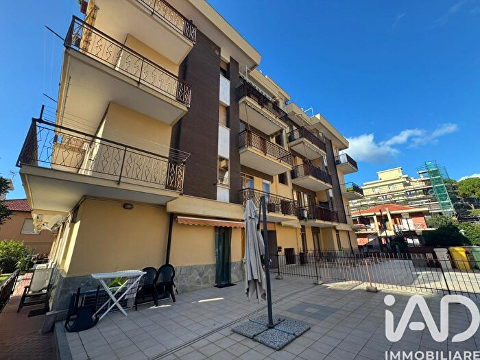 Appartamento bilocale in vendita in Via Pinee, Pietra Ligure