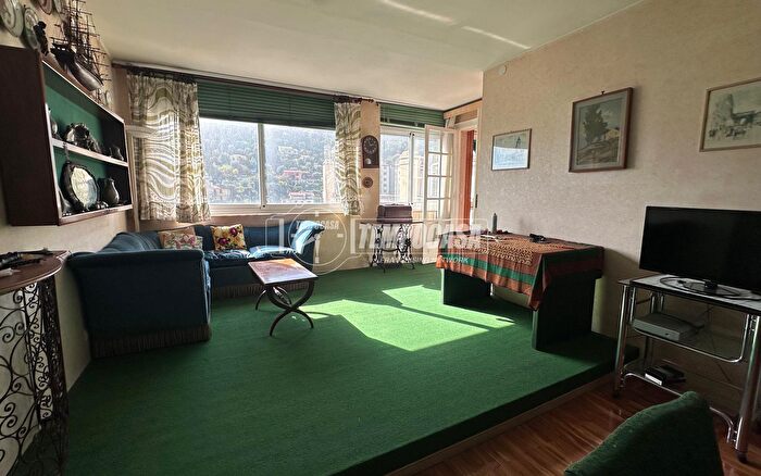 Appartamento con 6 locali in vendita in Via Martiri della Libertà, Sanremo