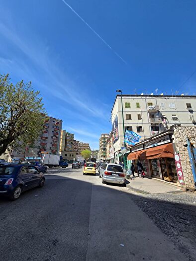 Appartamento trilocale in vendita in Via Giacomo Leopardi, Napoli