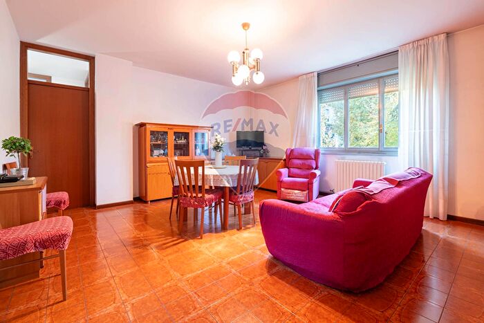 Appartamento trilocale in vendita in Via Mameli, Monza