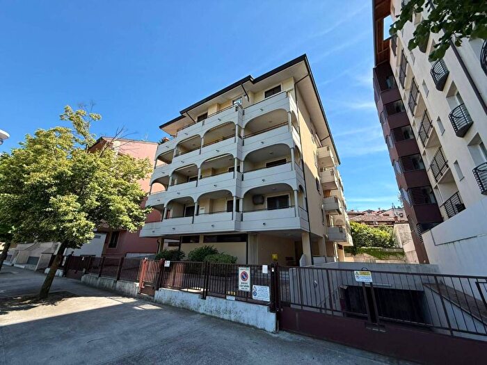 Appartamento trilocale in affitto in RIVA SCARAMUZZA, Centro, Grado