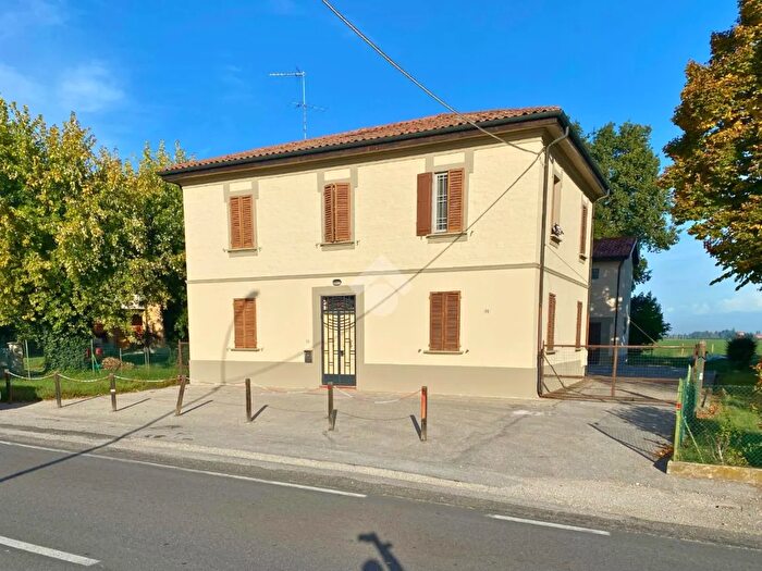 Casa con 6 locali in vendita in Via Zenzalino Nord, Budrio