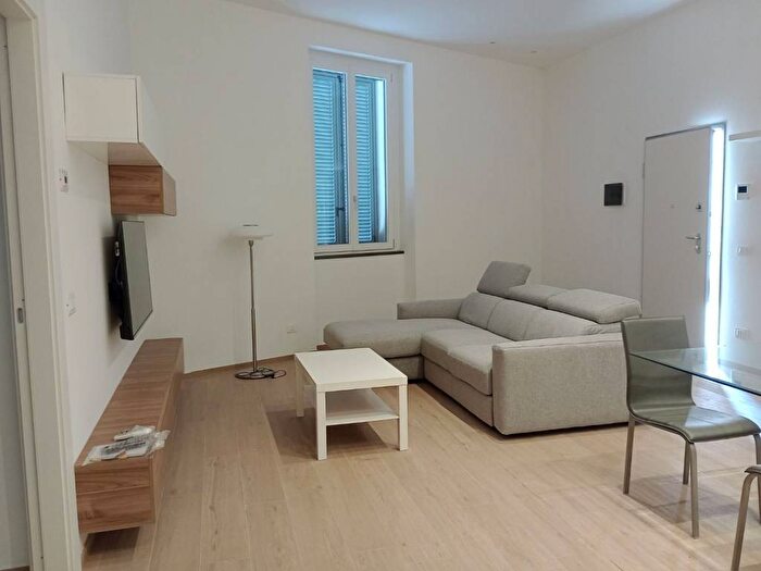 Appartamento trilocale in affitto in Viale Dante Alighieri, San Martino, Novara