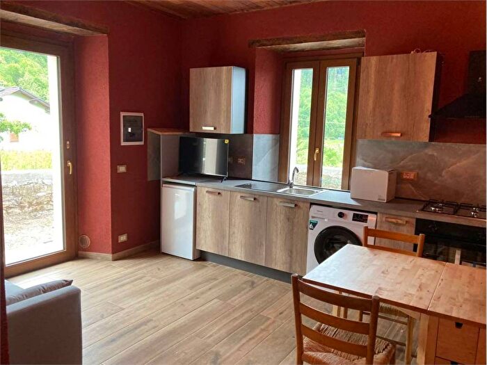 Casa bilocale in affitto in Via Santa Rita, Centro, Santo Stefano dAveto