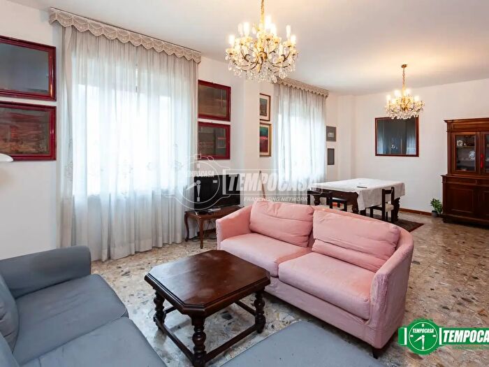 Appartamento quadrilocale in vendita in Via Pietro Paleocapa, Bergamo