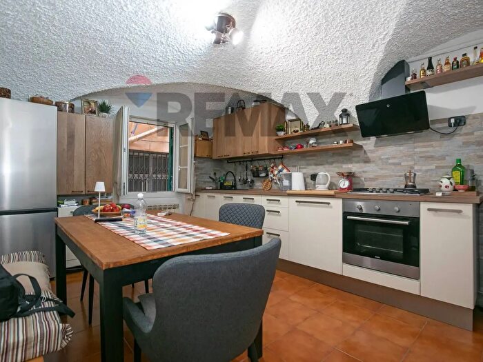 Appartamento trilocale in vendita in Vico della Lepre, Genova