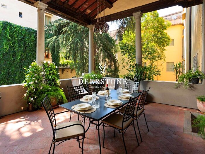 Appartamento con 6 locali in affitto in Santa Croce, Firenze