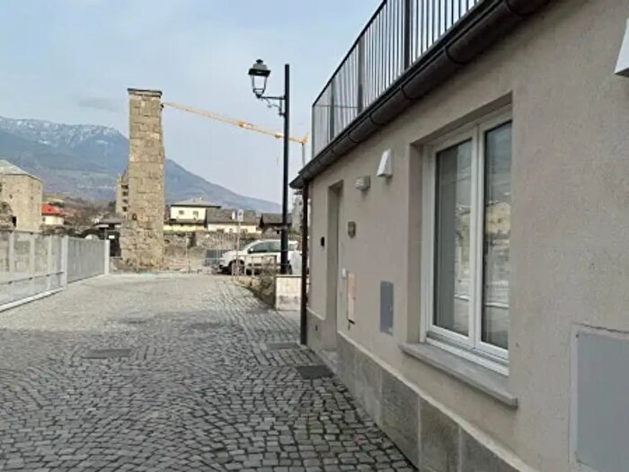 Appartamento trilocale in vendita in Via Giulio Charrey, Aosta