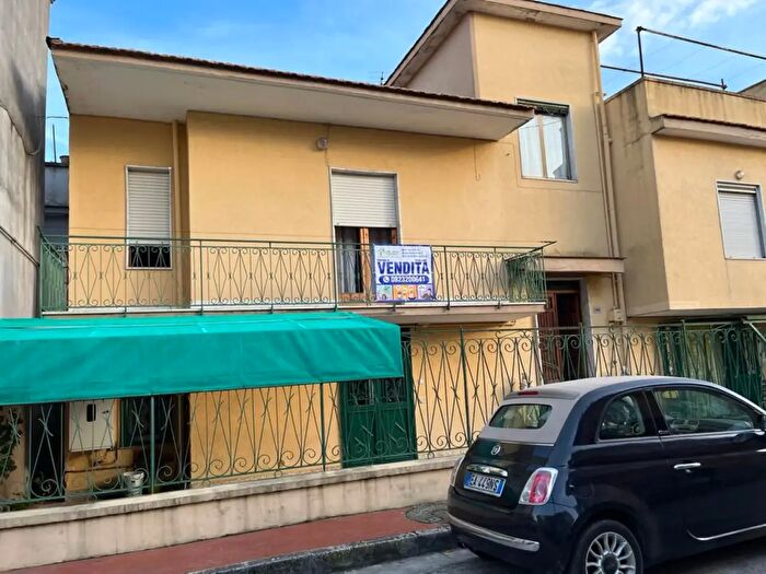 Casa con 5 locali in vendita in Via Appia Snc, Maddaloni