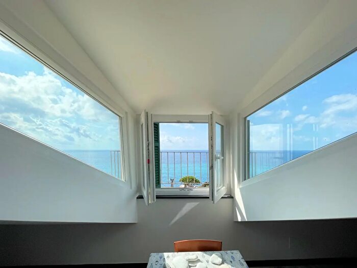 Appartamento bilocale in affitto in Via F Crispi, Sori