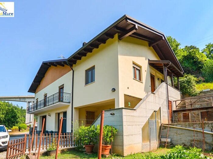 Casa con 10 locali in vendita in Via Giuseppe Verdi, Millesimo