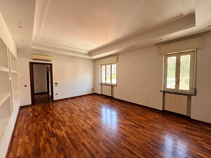 Appartamento quadrilocale in affitto in Via Michelangelo Schipa, Piazza Amedeo Parco Margherita, Napoli