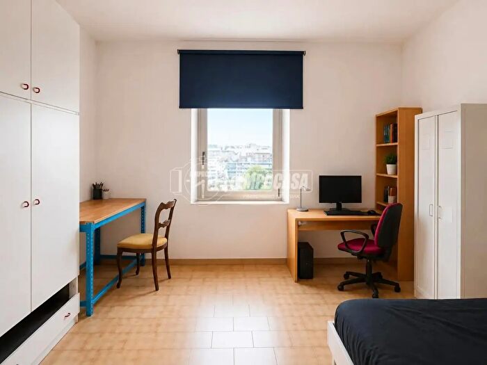 Appartamento trilocale in vendita in Via dè Carracci, Bologna