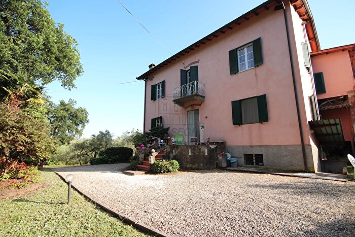 Casa con 6 locali in vendita in Via della Chiesa XXIII, Lucca