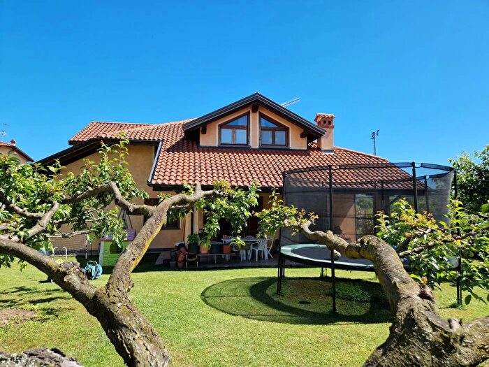 Casa con 10 locali in vendita in Via della Madonna Grignasco Novara, Grignasco