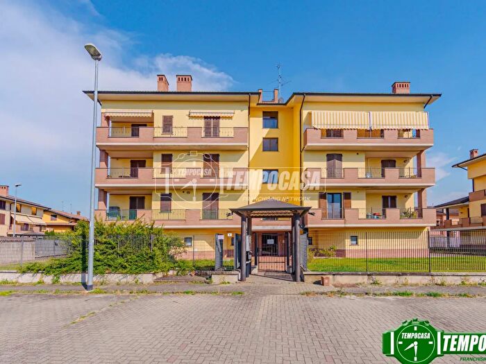 Appartamento trilocale in vendita in Via Don Boschetti, Cava Manara