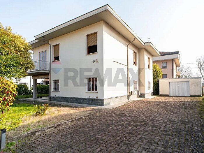 Casa con 7 locali in vendita in Via Giovanni XXIII, Torrile