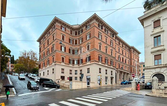 Appartamento quadrilocale in vendita in Via Terenzio Frediani, Ancona