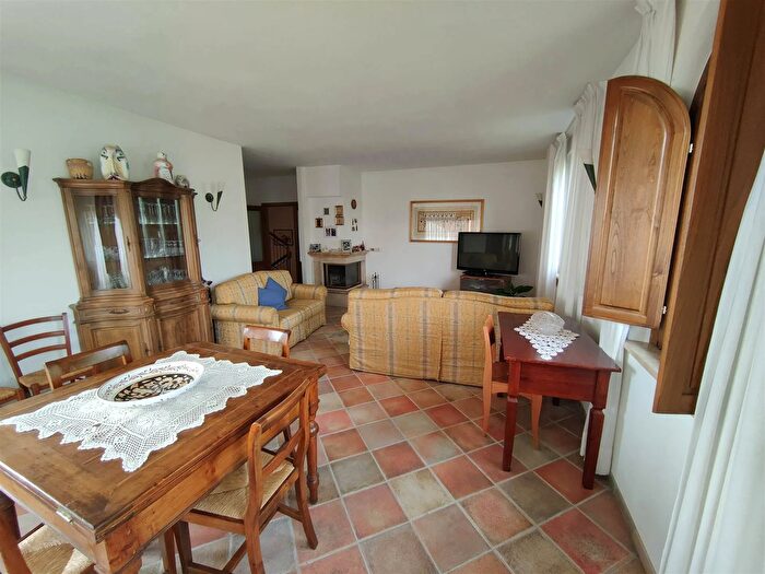 Casa con 9 locali in vendita in Siena