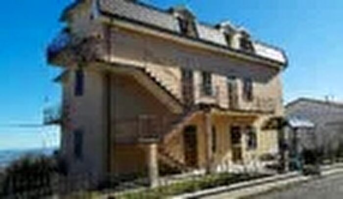 Appartamento trilocale in vendita in Via Cappuccini Cingoli MC Italia Cingoli, Cingoli