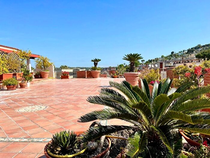 Appartamento con 5 locali in vendita in Via Montenuovo Licola a Patria, Pozzuoli